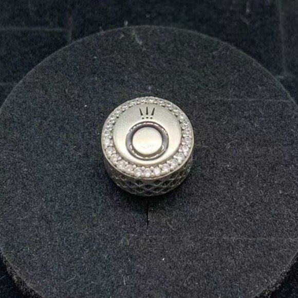 Pandora Ireland Exclusive Country Irish Clover Horseshoe Charm - Picture 3 of 3